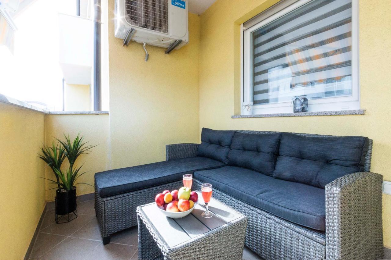 Apartment Elena Pula Exterior photo